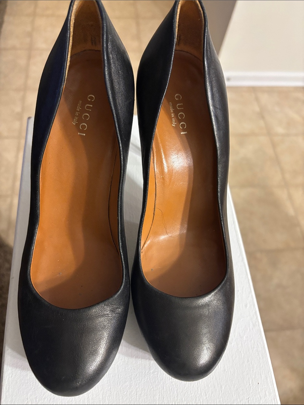 🖤✔️Authentic Gucci Black Leather Round-Toe Mid Heel Pumps🖤✔️
